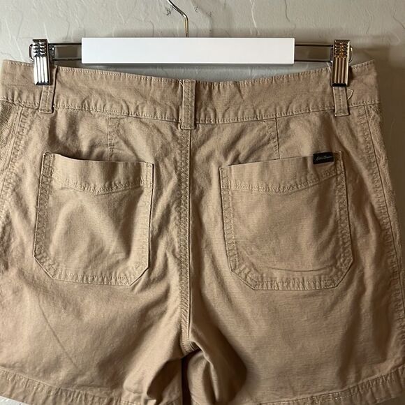 eddie Bauer tan four pockets belt loops embellished sides 4 1/2” length SZ 6 - Picture 4 of 11